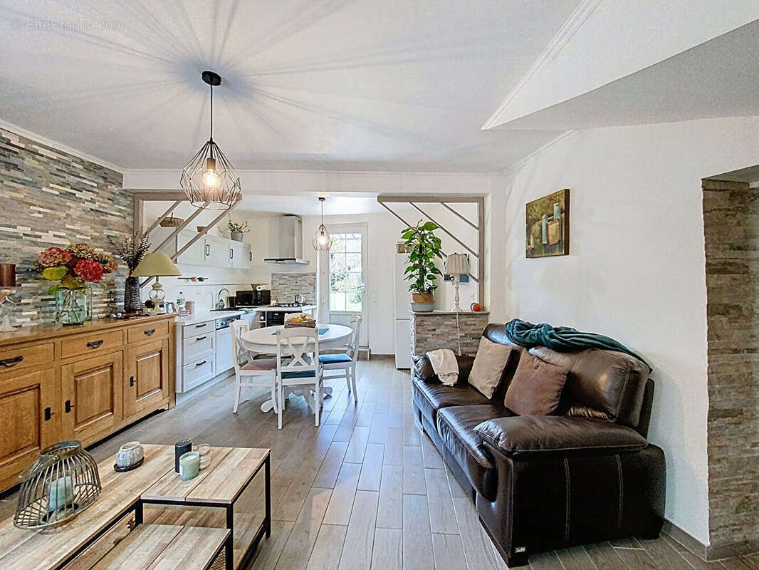 Maison à LE MESNIL-AUBRY