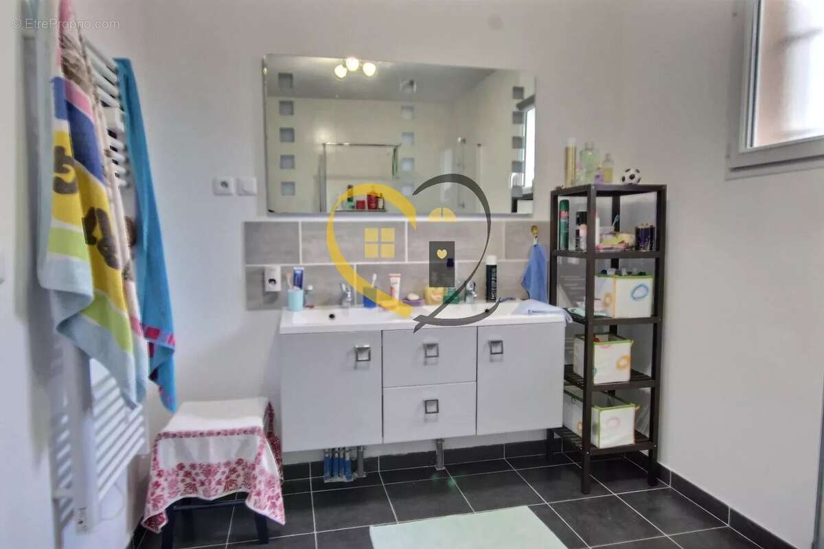 Maison à MERY-ES-BOIS