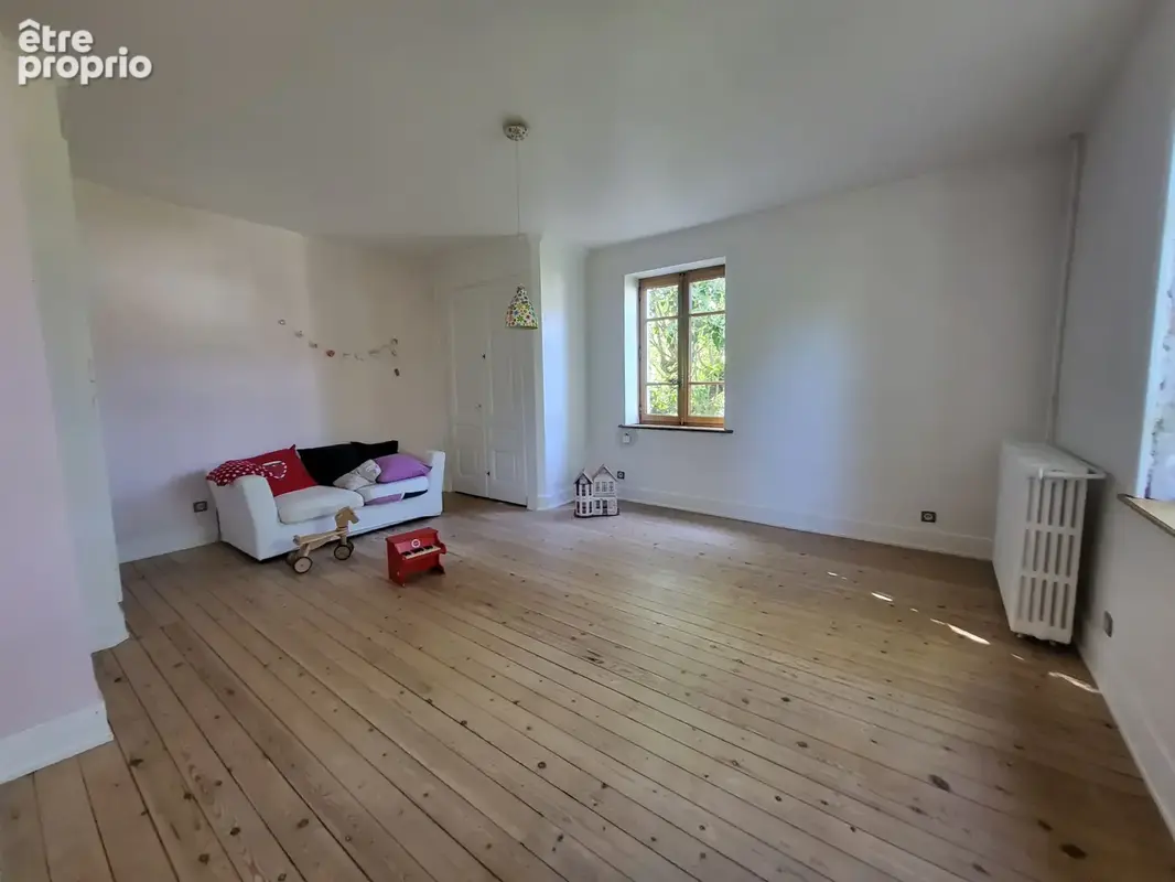 Maison familiale 235m2 avec 6 chambres à Neuville sur Saône - photo 9