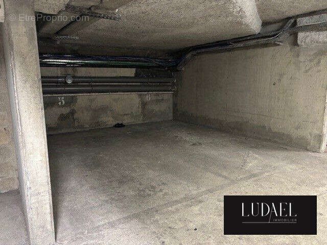 Parking à PARIS-10E