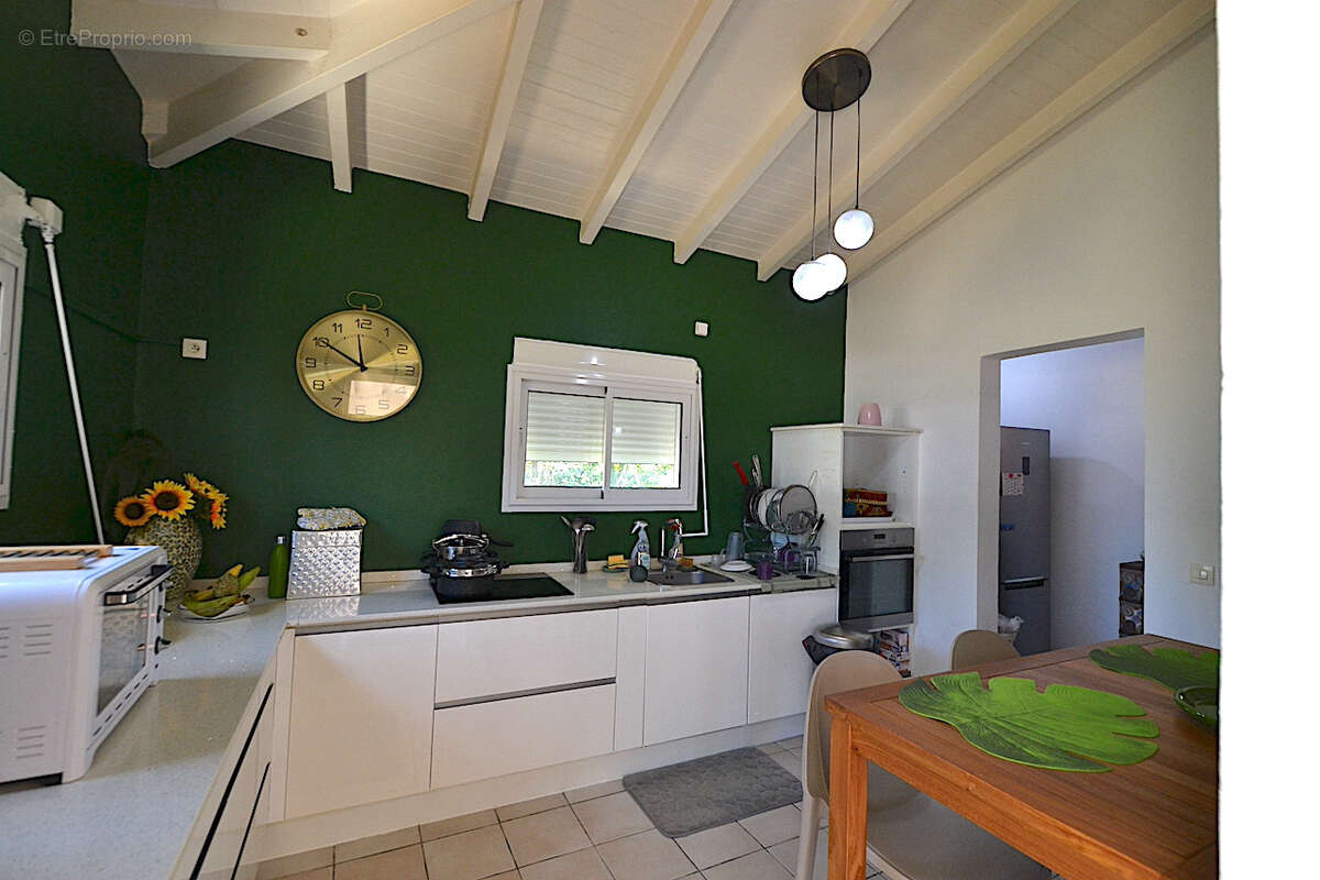 Villa de plain-pied T4   Prestations de qualité, grands volumes et cadre verdoyant - photo 7