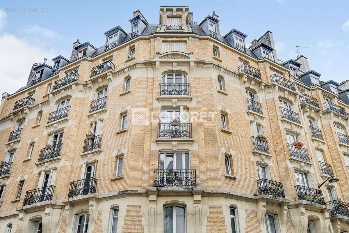 Vaugirard ? Bel appartement ancien traversant de 77 m² au pied des commerces - photo 4
