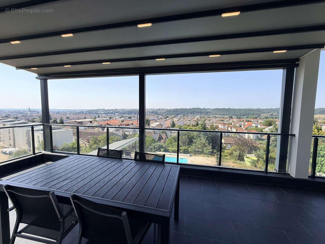 Maison 7 pièces de 164 m2 avec un grand garage et une piscine. - photo 5