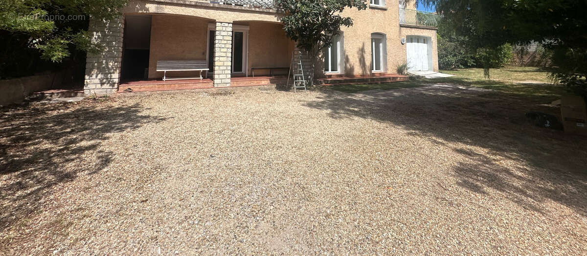 Appartement à SOLLIES-PONT