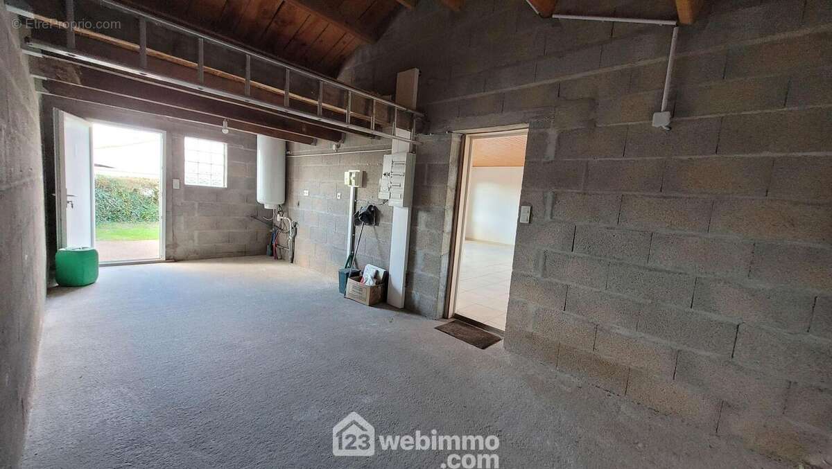 Et un garage de 21m² avec mezzanine - Maison à LE BERNARD