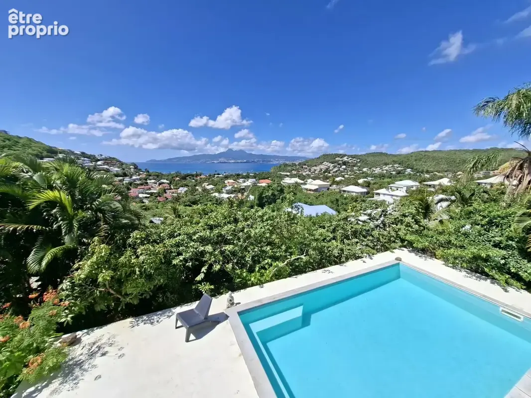 LES TROIS-ILETS : Villa créole  rénovée - Piscine - Vue mer - photo 23