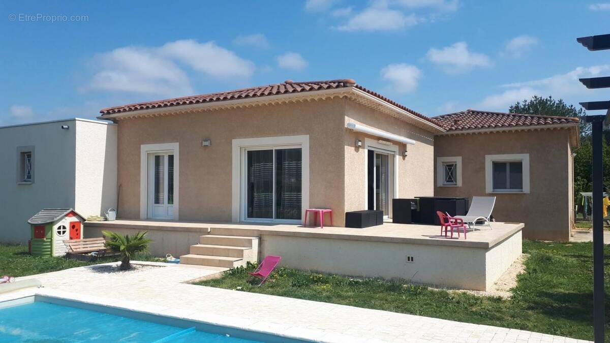 Maison à SAINT-JULIEN-LES-ROSIERS
