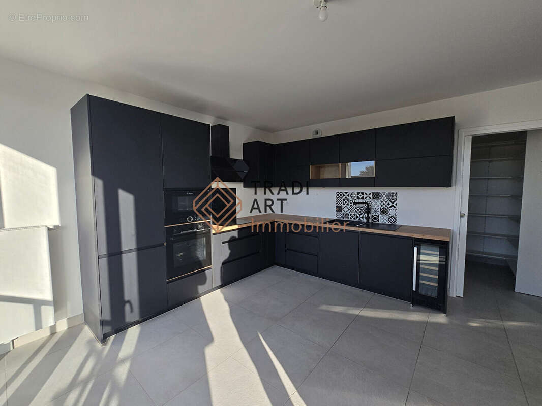 Appartement à SAINTE-GENEVIEVE-DES-BOIS