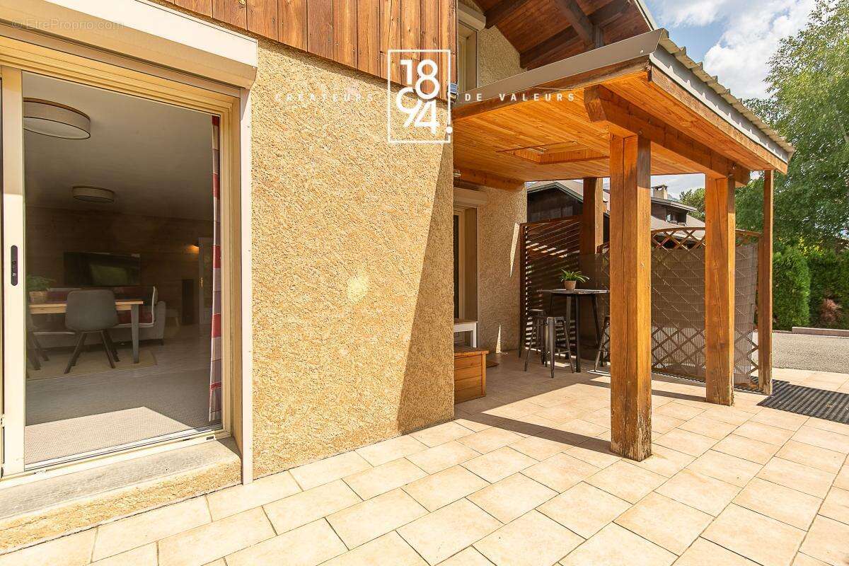 2 Maison T7 à vendre Enchastrayes 04 (04400)  128 m²  Terrasse, Garage, Carport, Jardin  - photo 24