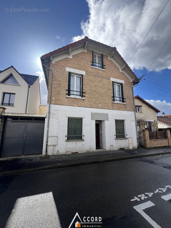 Appartement à SARTROUVILLE