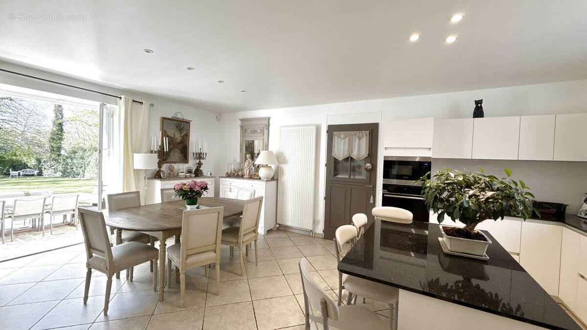 Maison à VULAINES-SUR-SEINE