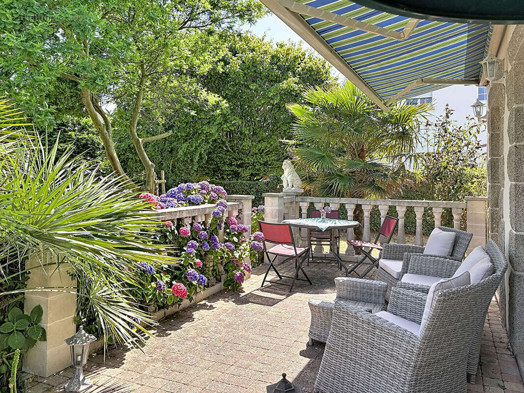 BILLIERS - Maison indépendante avec jardin, garage et aperçu mer - photo 16