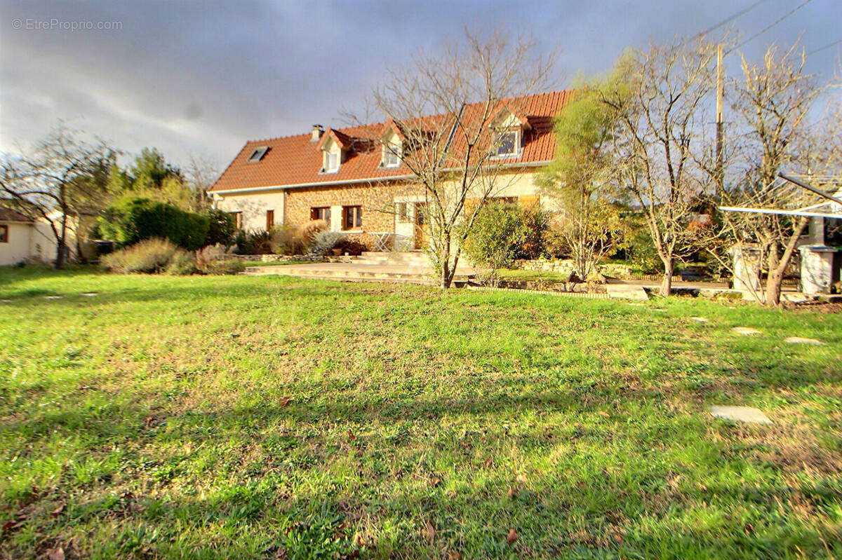 Maison à CHANTELOUP-LES-VIGNES