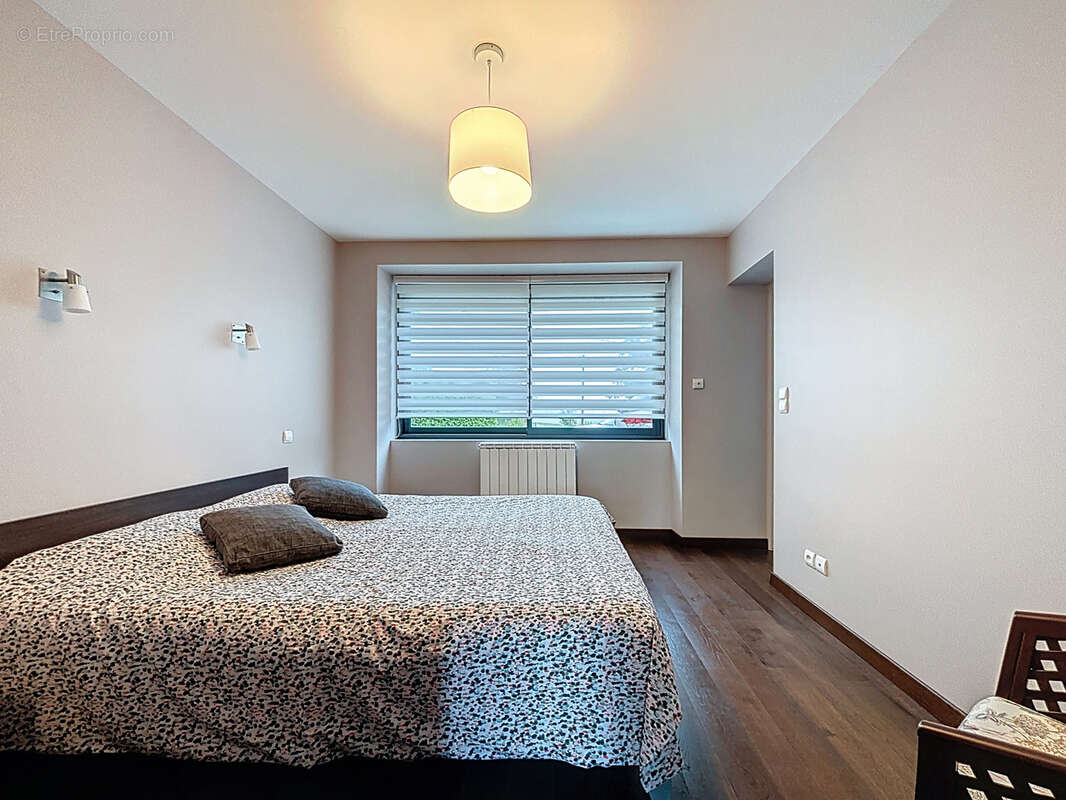 Romagnieu - Magnifique propriété pleine de charme 140m2 rénové, 370m2 pour vos projets sur 3,6 hectares de te - photo 9