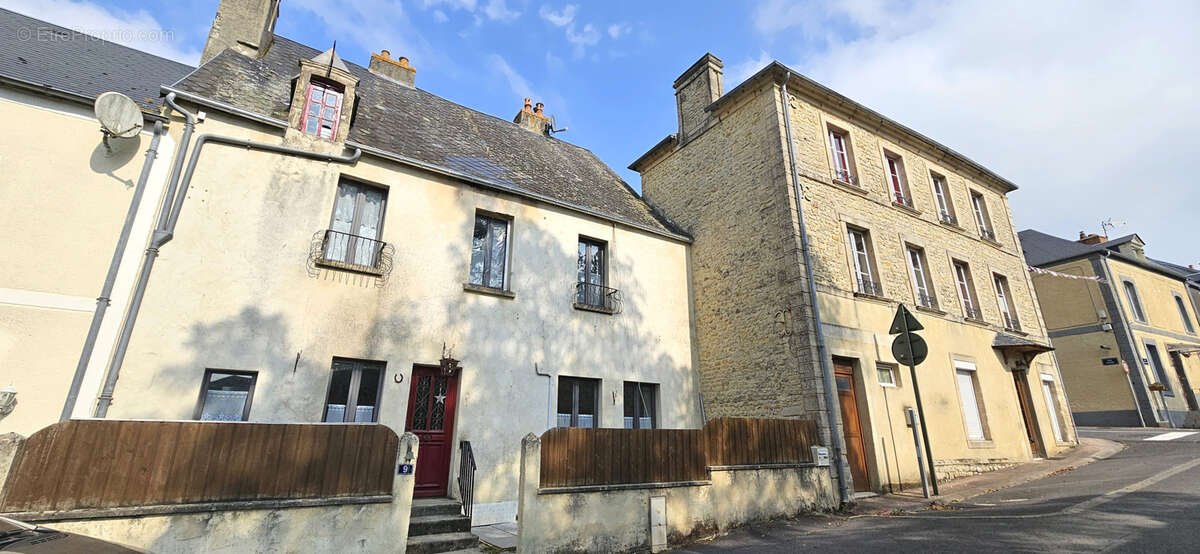 Maison à BERNESQ