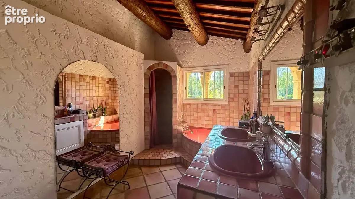 Propriété à vendre entre Peynier et Trets sur plus d'un hectare, maison principale environ 225 m2 - photo 8