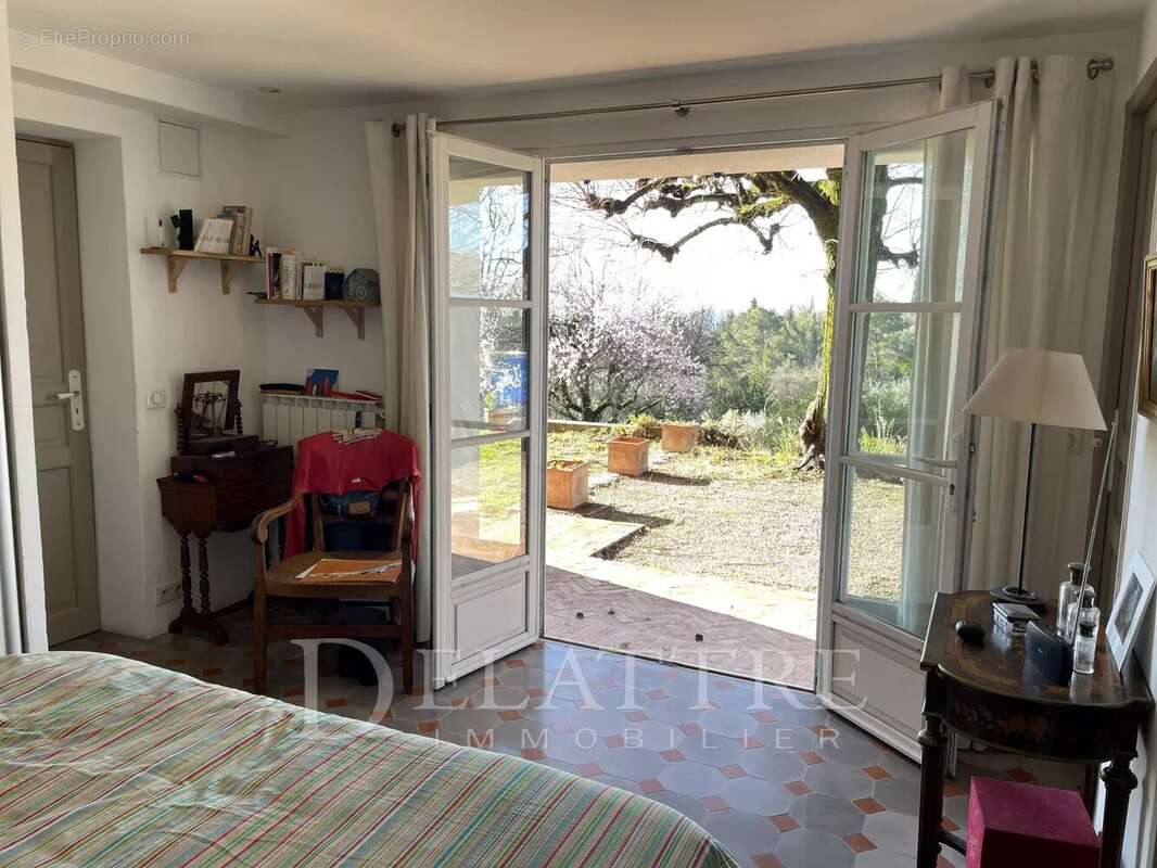 Maison à CHATEAUNEUF-GRASSE