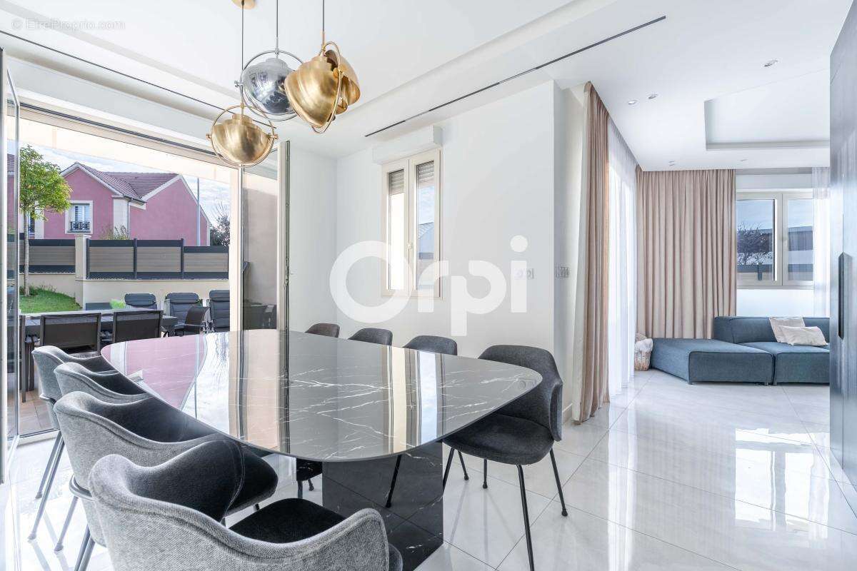 Maison à L&#039;HAY-LES-ROSES