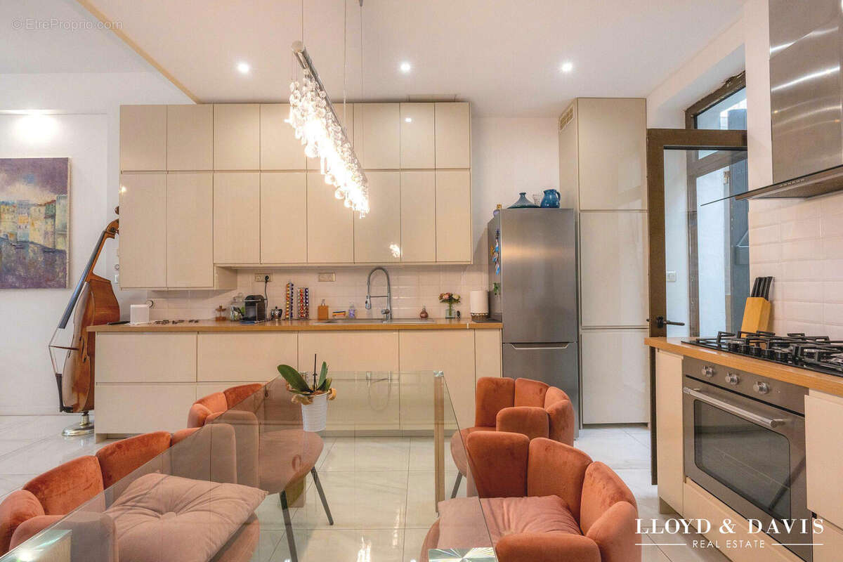 CUISINE AMENAGEE ET EQUIPEE - Maison à MARSEILLE-16E