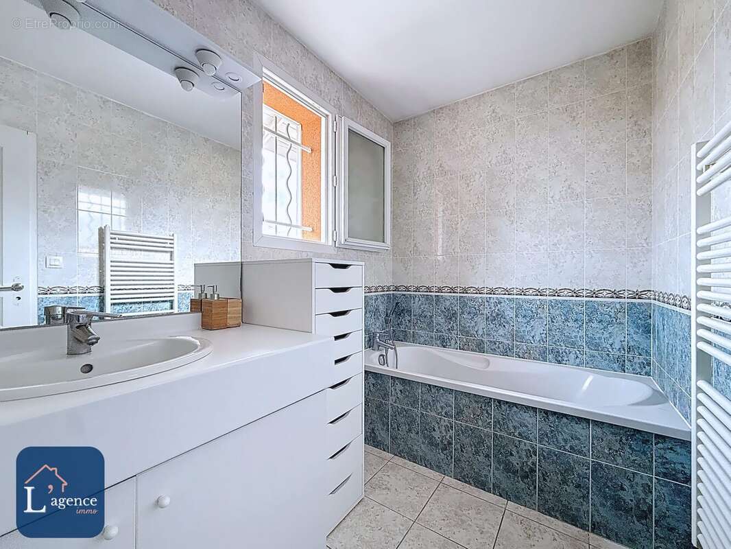 Maison à SAINT-GENIS-POUILLY