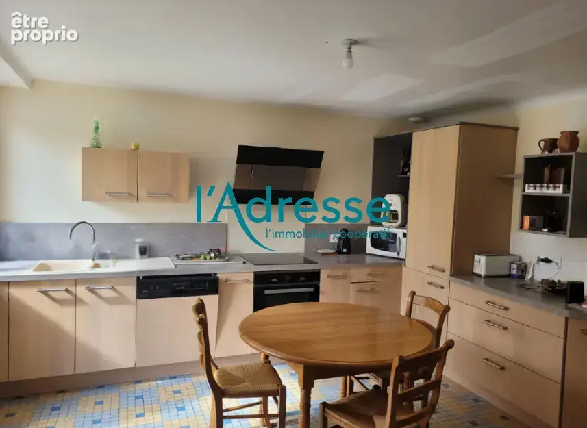 Petit Auverné: Une maison de famille où l'espace laisse place aux projets. - photo 2