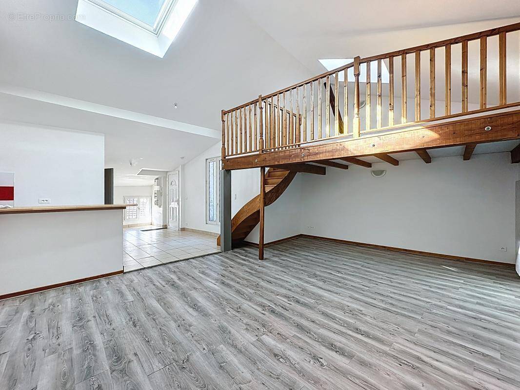 Appartement à LOIRE-SUR-RHONE