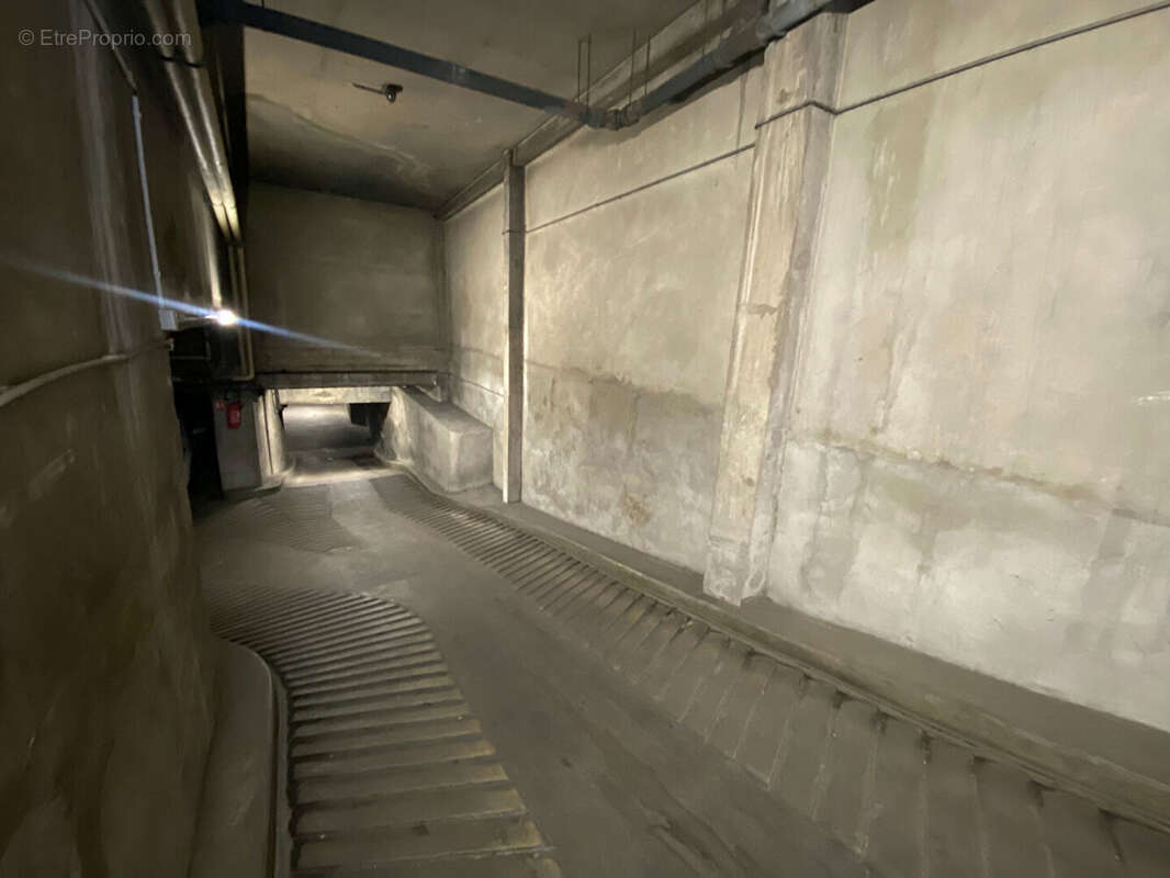 Parking à PARIS-20E