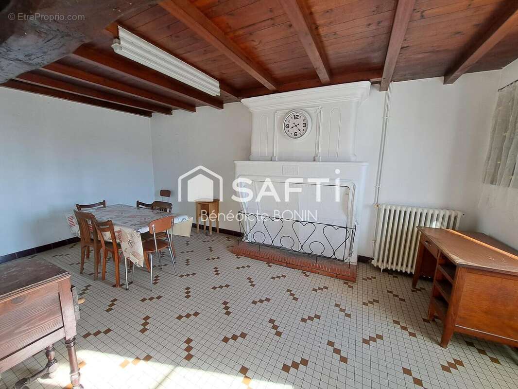 Maison 102 m² à Berneuil  - photo 4
