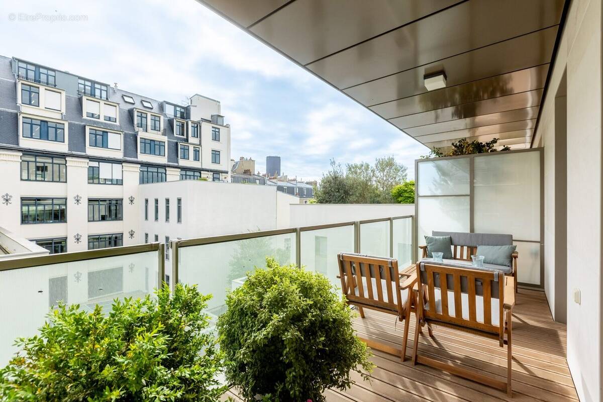 Appartement à PARIS-7E