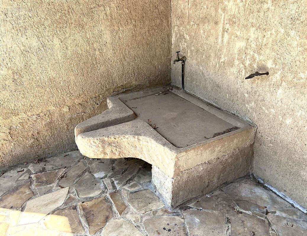 VONNAS : Charmante fermette avec dépendance aménageable et terrain constructible à Vonnas - photo 16