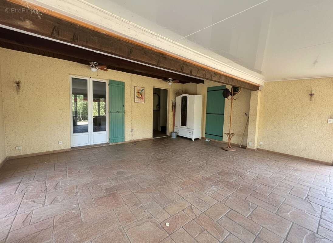Véranda - Maison à SAINTE-ANASTASIE-SUR-ISSOLE