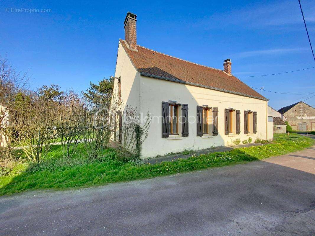 Maison à DOUCHY