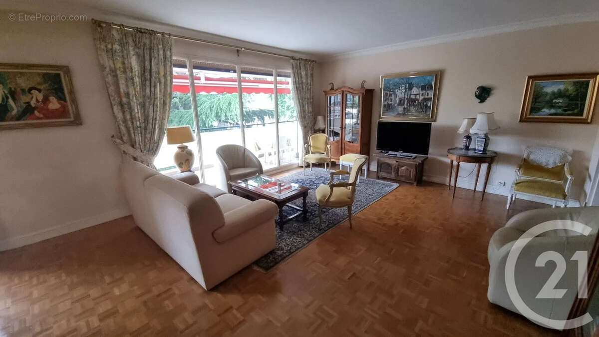 Appartement à SAINT-MAUR-DES-FOSSES