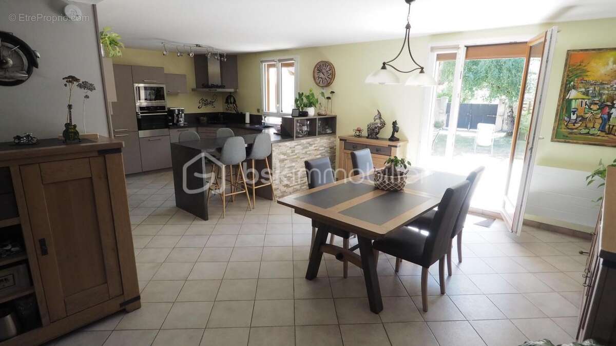 Maison à SAINT-JEAN-DE-LA-RUELLE