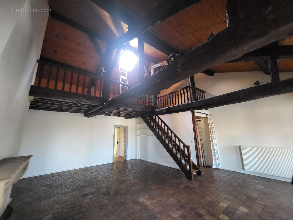 Appartement à PONT-DE-VEYLE