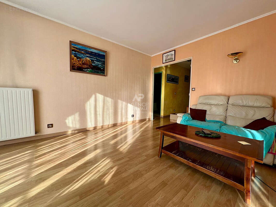 Appartement à HOUILLES