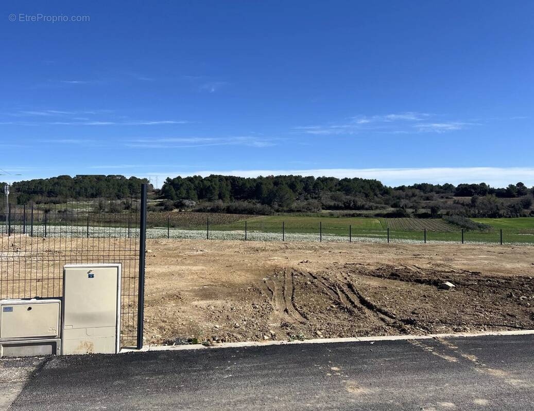 Terrain à GALLARGUES-LE-MONTUEUX