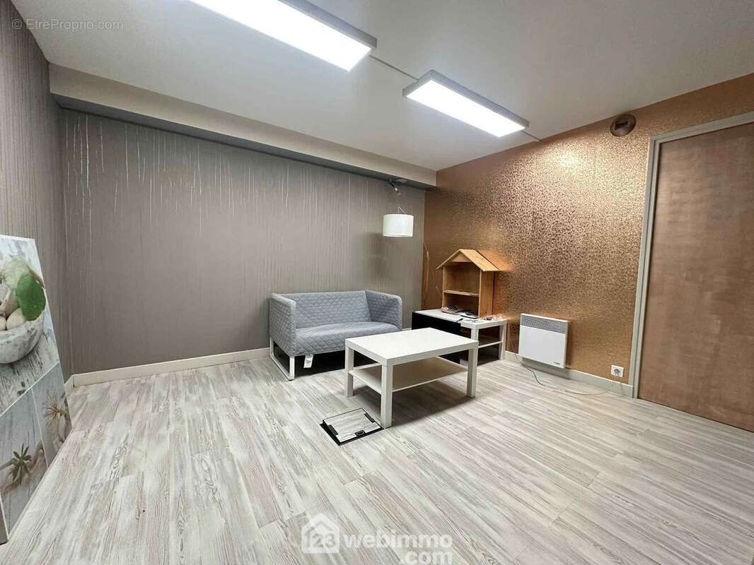 Voici un premier bureau de 13 m² - Appartement à LAON