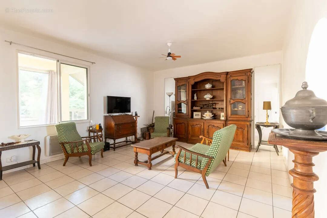 Appartement à SIX-FOURS-LES-PLAGES