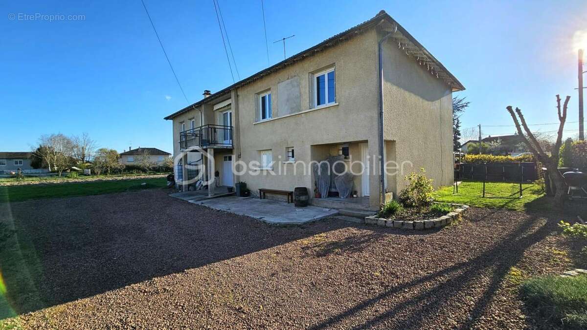 Maison à LE COTEAU