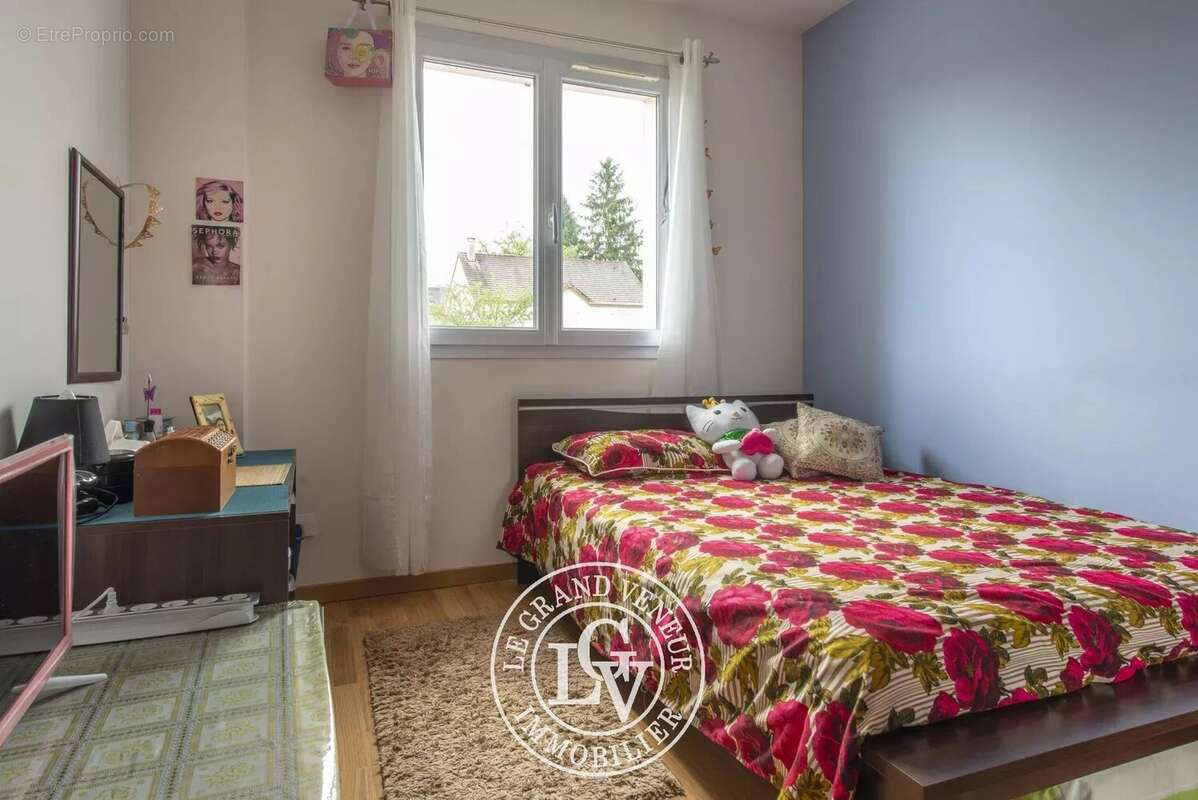 Maison à VENEUX-LES-SABLONS