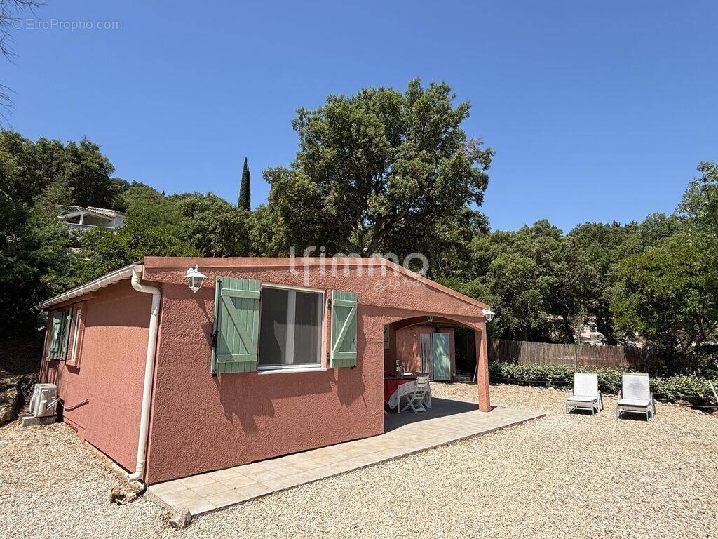 Maison à LE MUY