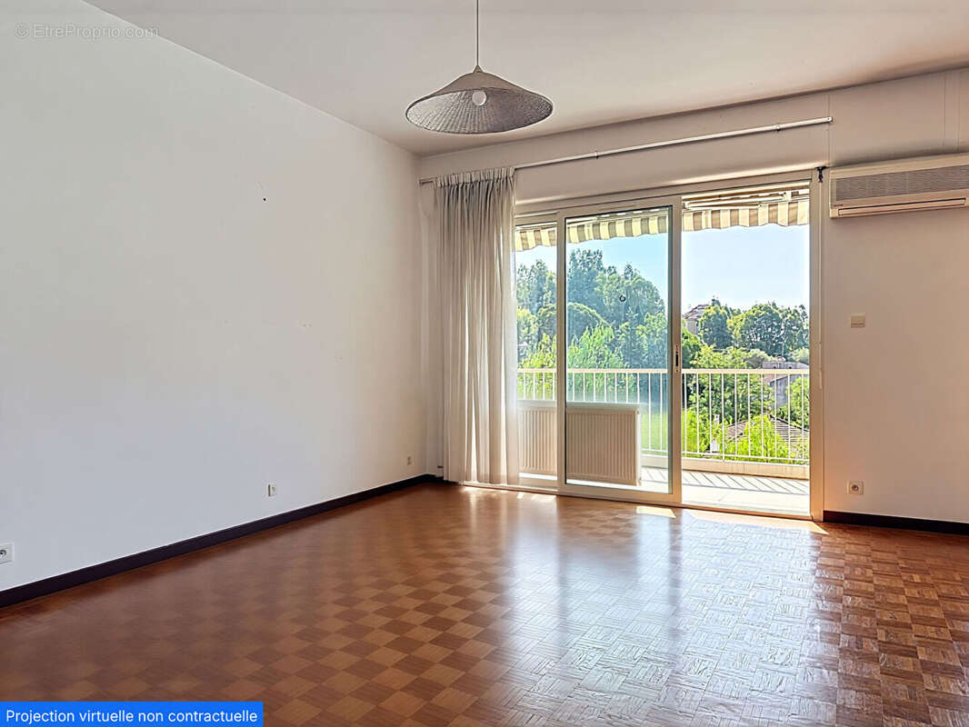 Appartement à HYERES