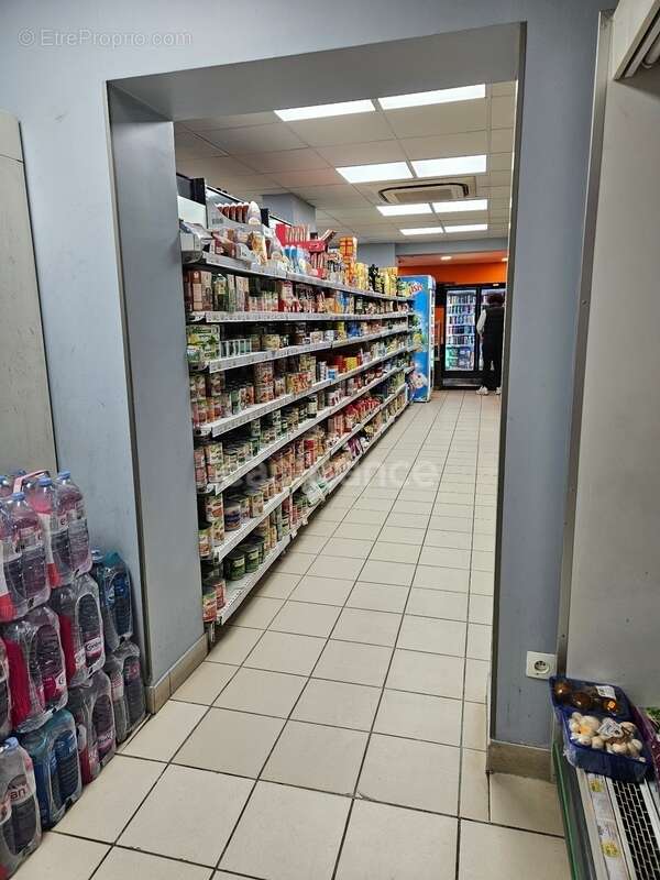 Commerce à AUBERGENVILLE