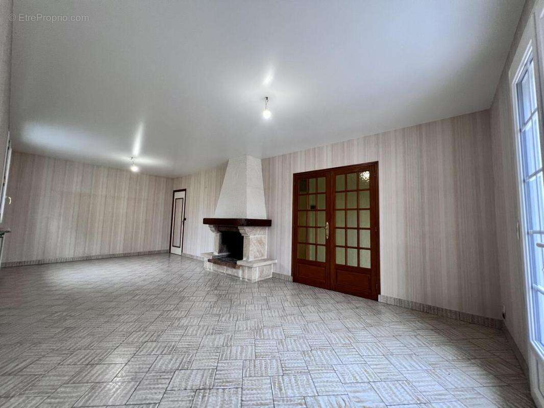 Maison à SAINT-JEAN-DE-BRAYE