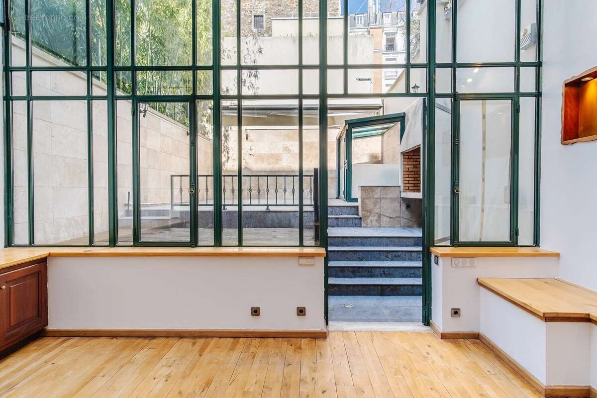 Appartement à PARIS-8E
