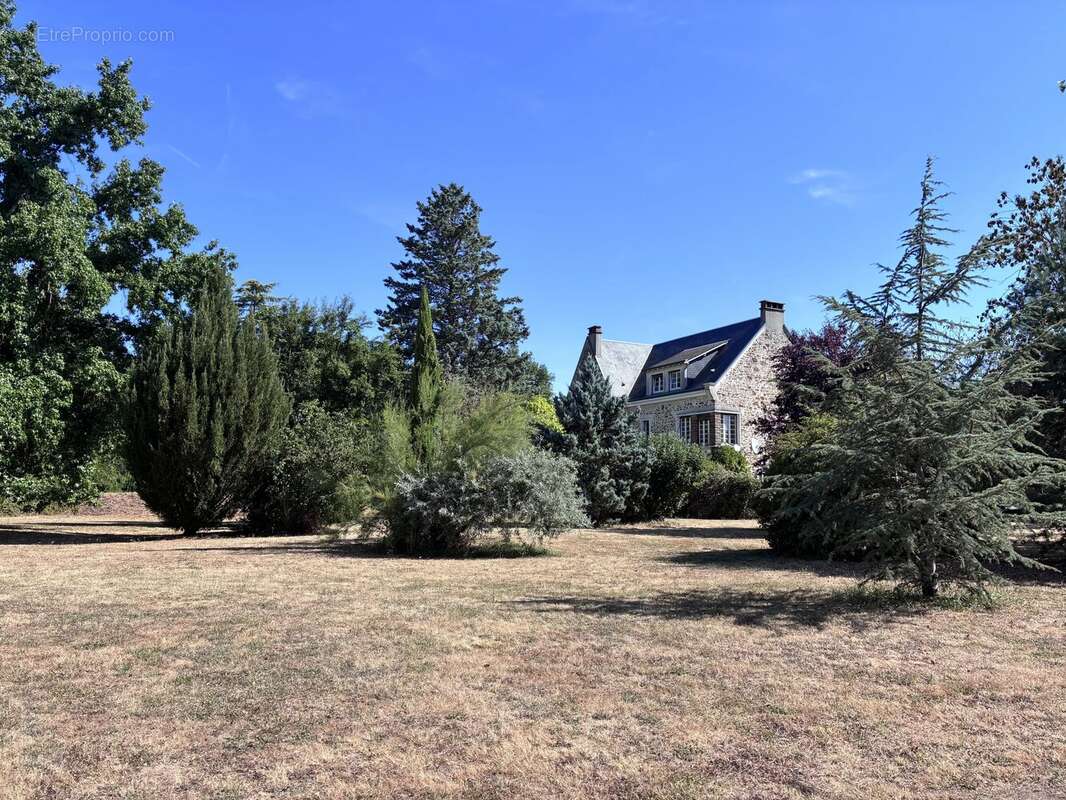 Grande maison de village, maison d'amis, piscine et terrain ! - photo 18