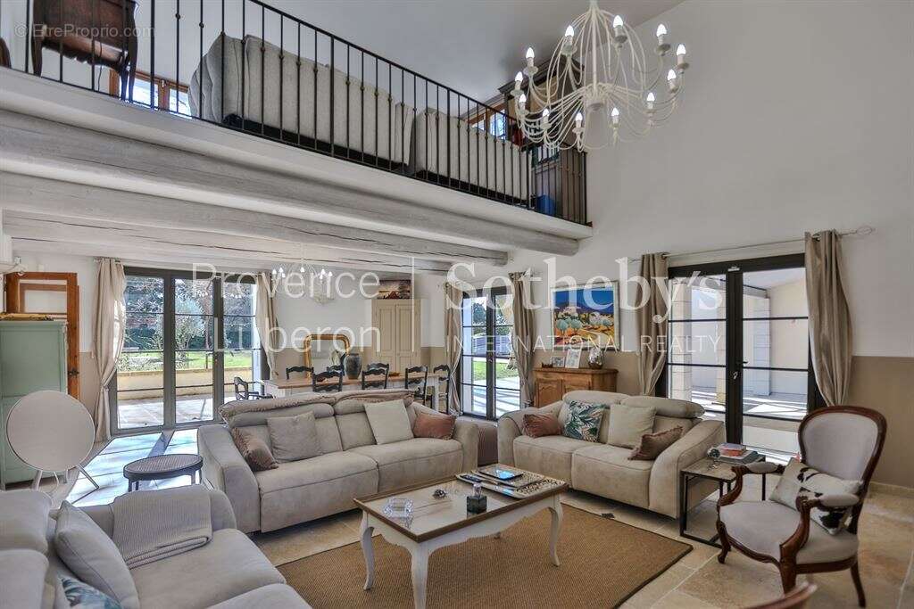 Maison à PERNES-LES-FONTAINES