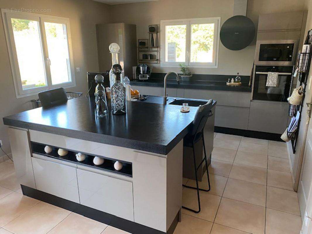 Maison à SAINT-PANTALEON-DE-LARCHE