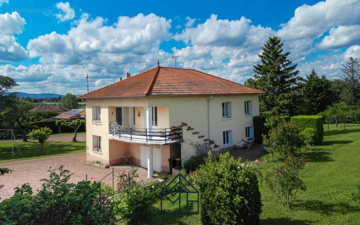 Maison à COMMELLE-VERNAY